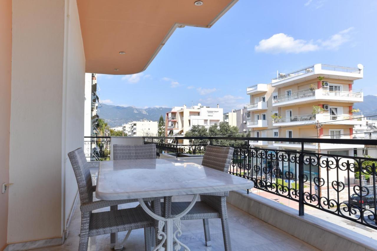 Kaliroon Seaside Apartment Kalamata Bagian luar foto