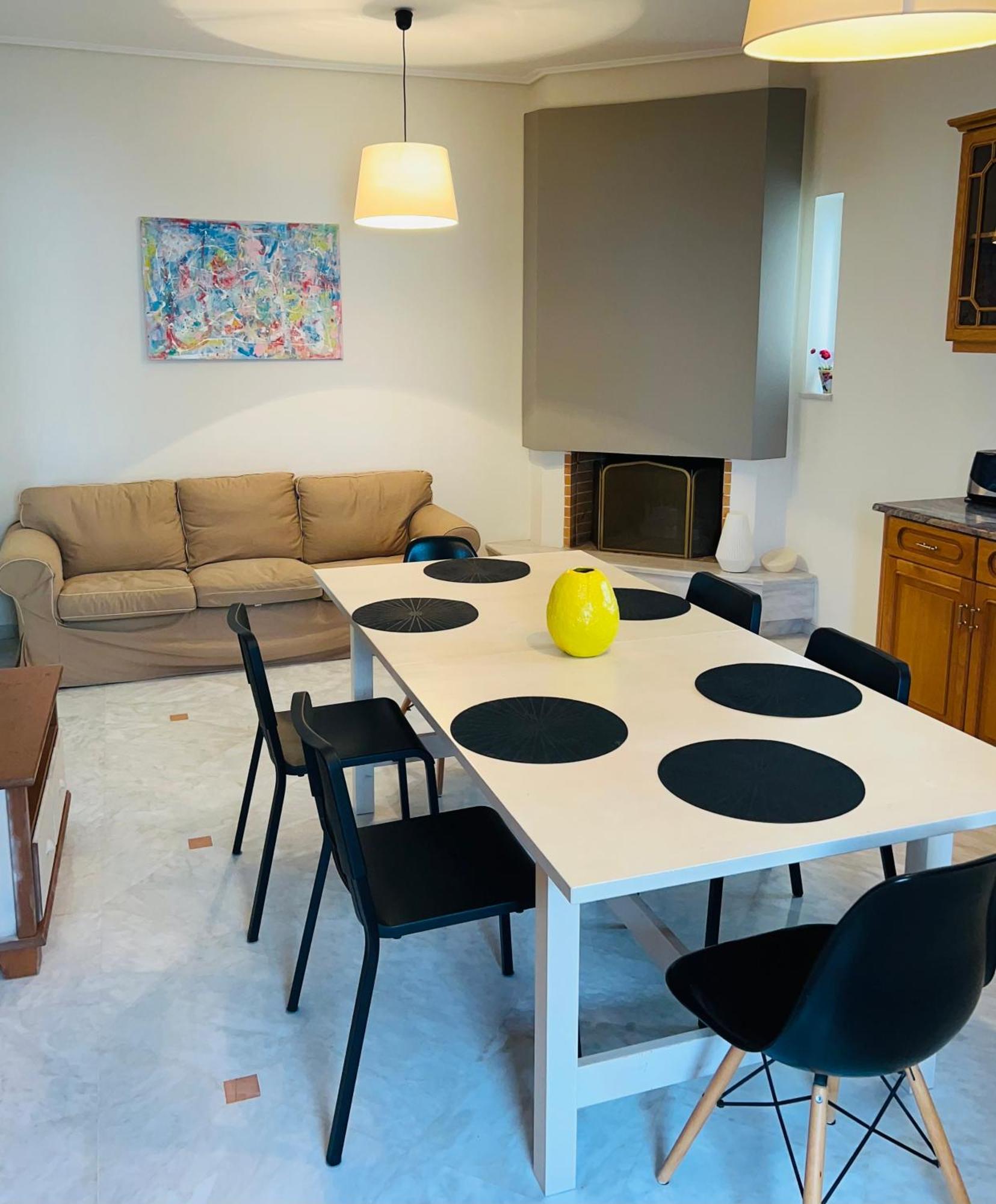 Kaliroon Seaside Apartment Kalamata Bagian luar foto